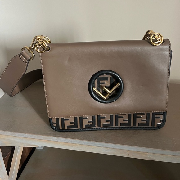 Fendi Baguette style shoulder bag. Gently used in great condition! - Picture 1 of 7